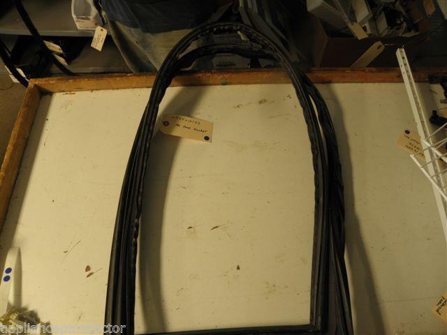 HOTPOINT REFRIGERATOR WR24X10133 FREEZER DOOR GASKET USED PART ASSEMBLY F/S HOTPOINT REFRIGERATOR WR24X10133 FREEZER DOOR GASKET USED PART ASSEMBLY F/S